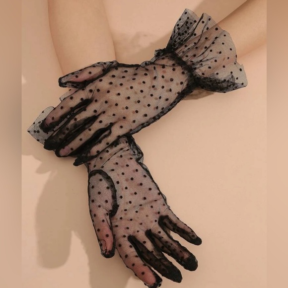 Elegant Polka Dot Pattern Ruffle Trim Gloves - Picture 2 of 3